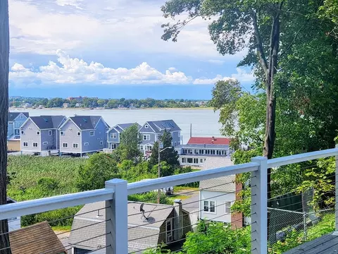 41 Pecksuot Rd, Weymouth, MA 02191