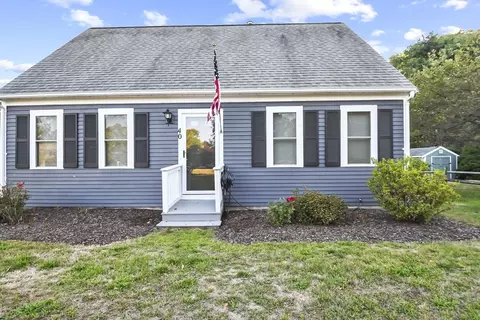 40 Wyndlea Cir, Falmouth, MA 02536