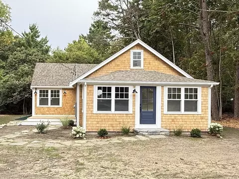1469 Santuit-newtown Rd, Cotuit, MA 02635