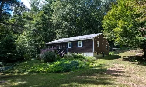 1868 N Brookfield Rd, Oakham, MA 01068