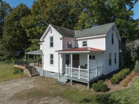 3 Williams St, Williamsburg, MA 01096