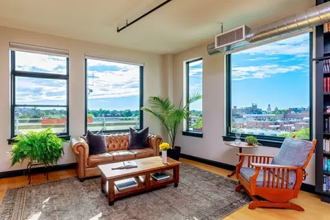 51 Lafayette St #609, Salem, MA 01970
