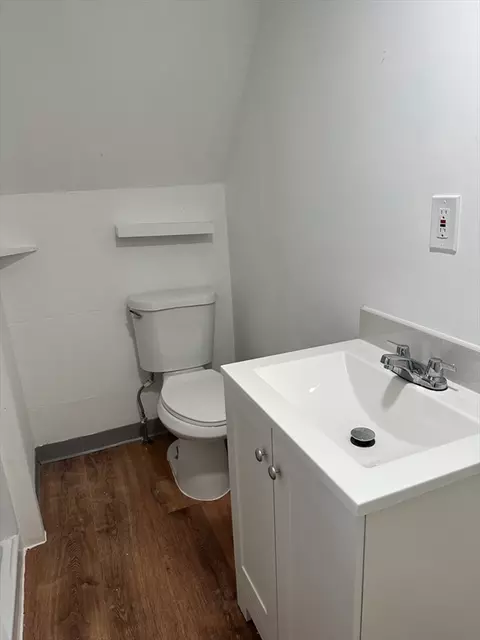 Bath - 58 Walnut St, Everett, MA 02149 photo 1 of 6
