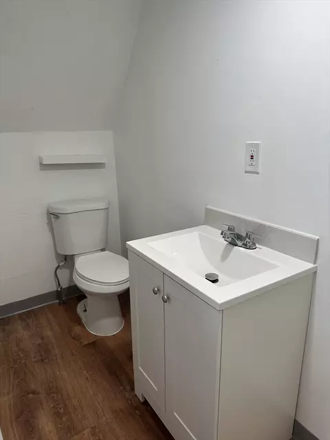 Bath - 58 Walnut St, Everett, MA 02149 photo 2 of 6