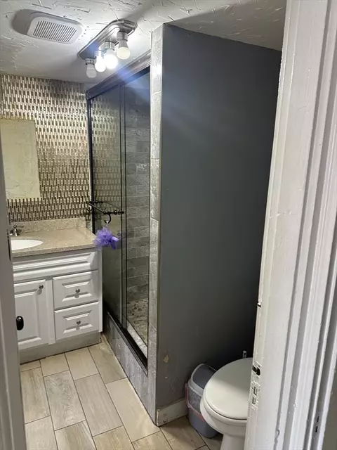 Bath - 58 Walnut St, Everett, MA 02149 photo 6 of 6