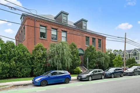 245 Beacon St #6, Somerville, MA 02143