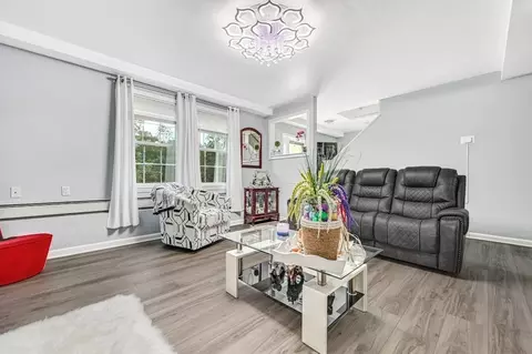 Living - 15 Jackson Rd, Webster, MA 01570 photo 3 of 6