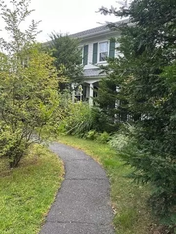 157 Round Hill Rd #157, Northampton, MA 01060