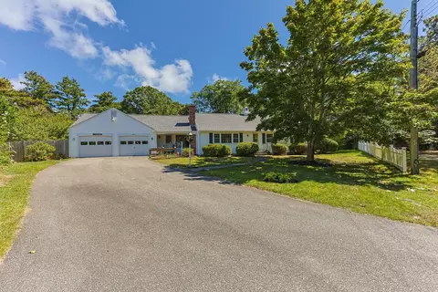 18 Rangely Ln, Dennis, MA 02660