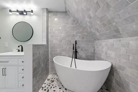 Bath - 711 Ware St, Mansfield, MA 02048 photo 6 of 6