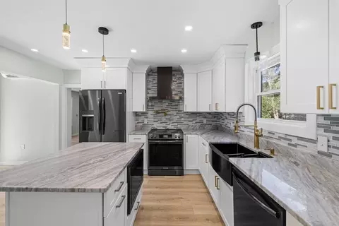 Kitchen - 711 Ware St, Mansfield, MA 02048 photo 2 of 5