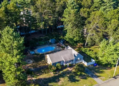 25 Wintergreen Ln, Taunton, MA 02780