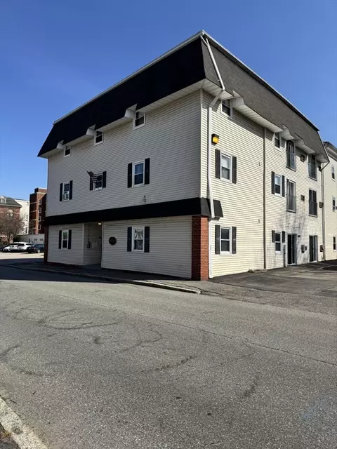16 Richards Ave #106, North Attleboro, MA 02760