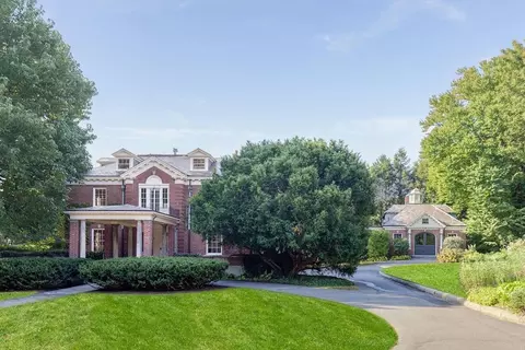 87 Hammond St, Newton, MA 02467
