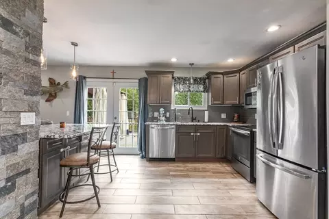 53 Wells Rd, Cheshire, MA 01225