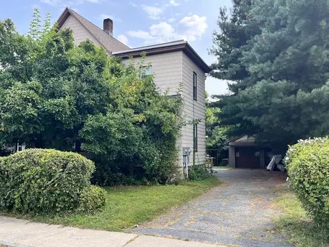 67 Manhattan St, Springfield, MA 01109 photo 2