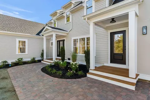 47 Maple St, Wenham, MA 01984