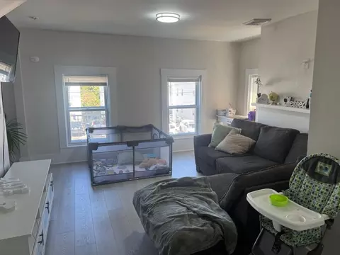 Living - 984 Middlesex St, Lowell, MA 01851 photo 4 of 5