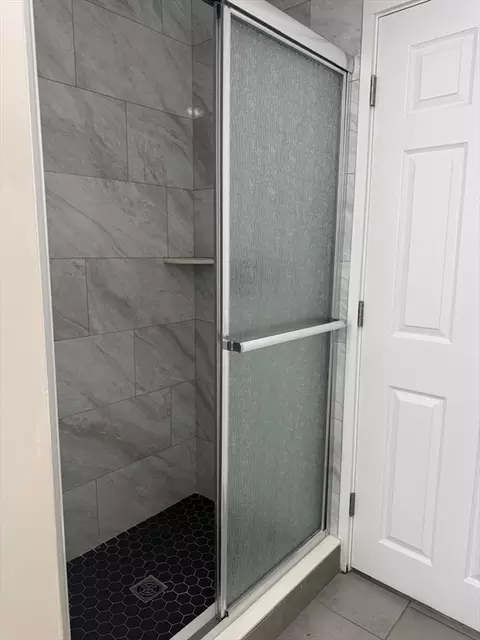 Bath - 984 Middlesex St, Lowell, MA 01851 photo 2 of 12