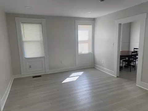 Living - 984 Middlesex St, Lowell, MA 01851 photo 1 of 5