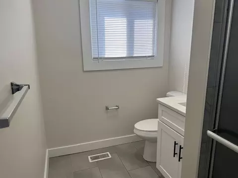 Bath - 984 Middlesex St, Lowell, MA 01851 photo 1 of 12