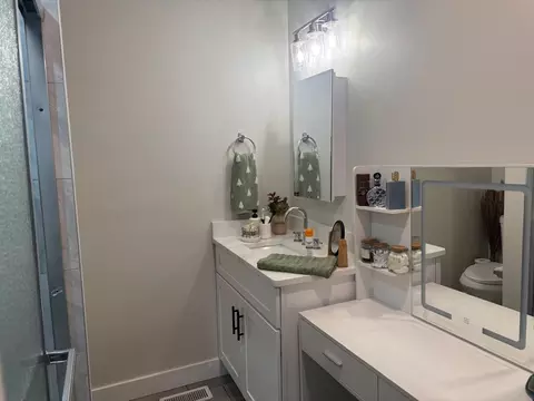 Bath - 984 Middlesex St, Lowell, MA 01851 photo 9 of 12
