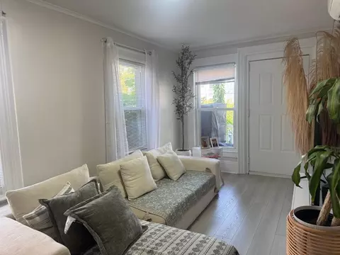 Living - 984 Middlesex St, Lowell, MA 01851 photo 3 of 5
