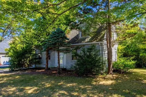 9 Arnold Rd, Shrewsbury, MA 01545