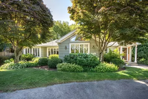 9 Dennis Cir, Randolph, MA 02368