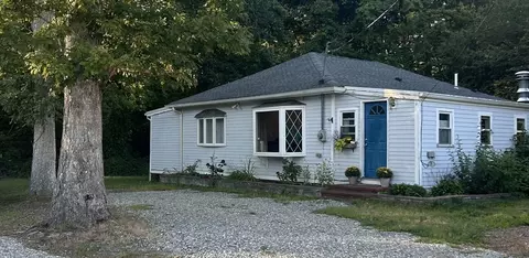 2 Wood St N, Halifax, MA 02338