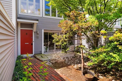 11 Fresh Pond Pl #11, Cambridge, MA 02138