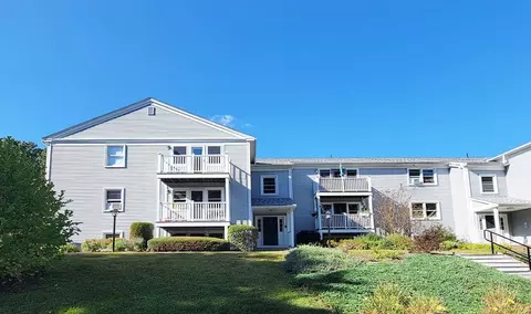 48 Evergreen Rd #306, Leeds, MA 01053