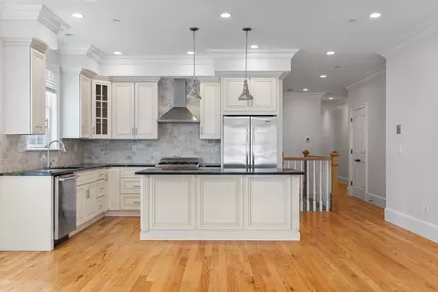 615 E 6th St #1, Boston, MA 02127