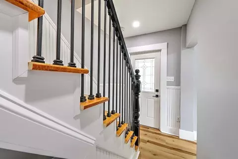 Entry Way - 89 Emerald St, Gardner, MA 01440 photo 1 of 2
