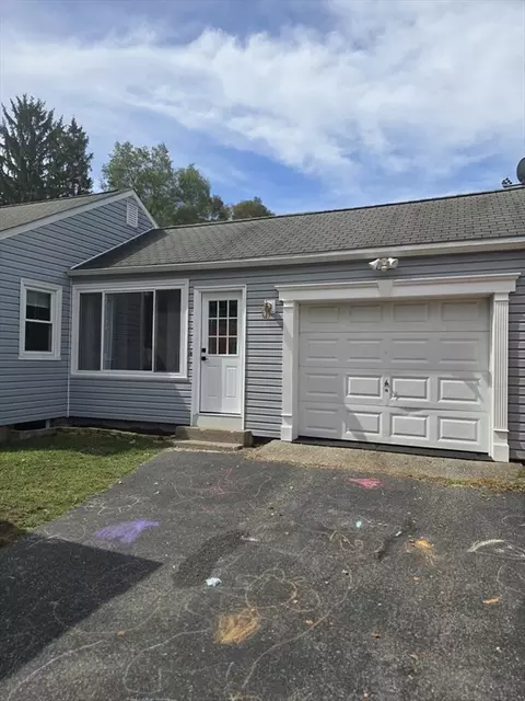 98 Granger St, Springfield, MA 01119 photo 2