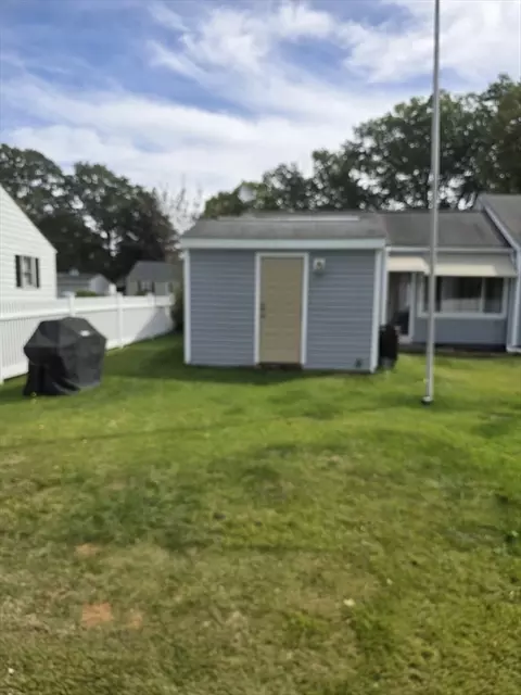 98 Granger St, Springfield, MA 01119 photo 4