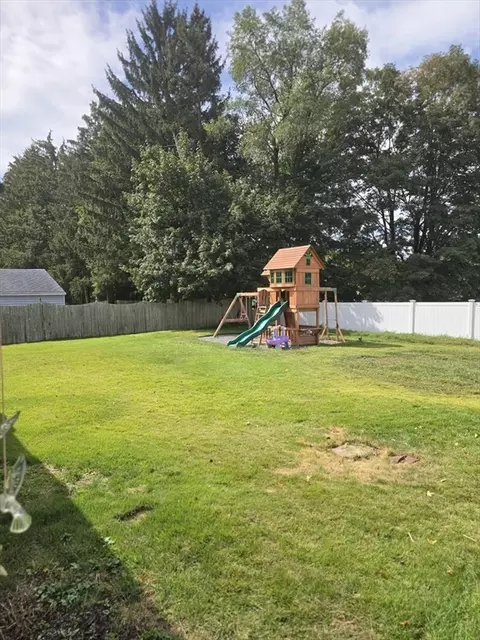 98 Granger St, Springfield, MA 01119 photo 5
