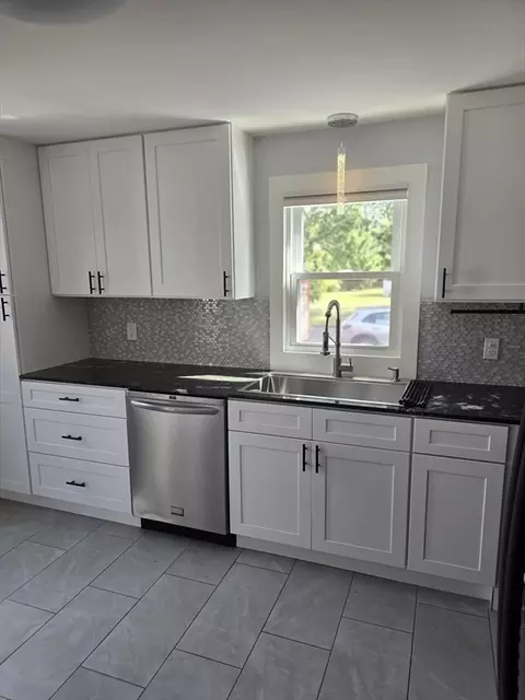 98 Granger St, Springfield, MA 01119 photo 9