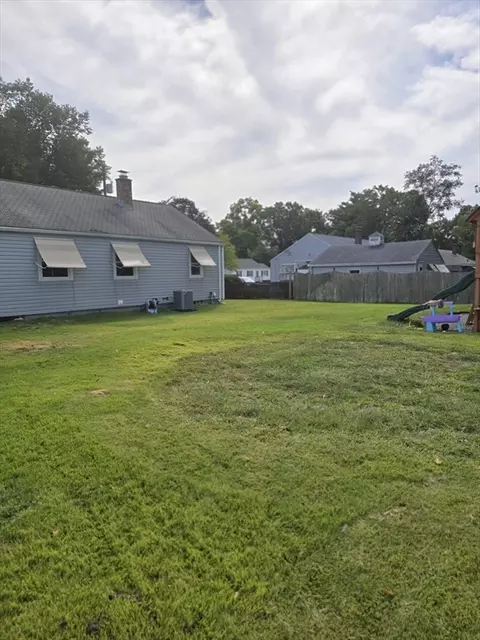 98 Granger St, Springfield, MA 01119 photo 6