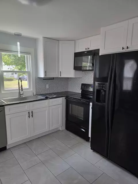 98 Granger St, Springfield, MA 01119 photo 14