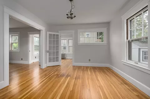 80 Pine St, Florence, MA 01062 photo 9