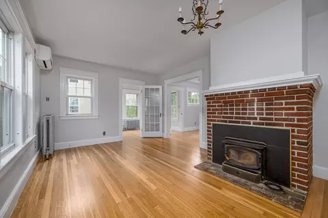 80 Pine St, Florence, MA 01062 photo 7