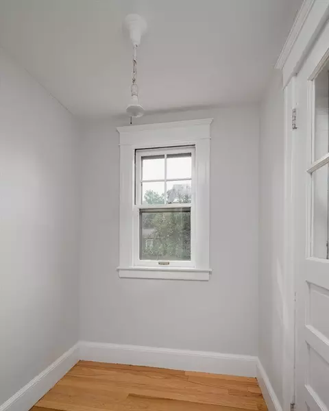 80 Pine St, Florence, MA 01062 photo 14