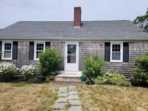 25-27 Merrymount Rd, Yarmouth, MA 02673