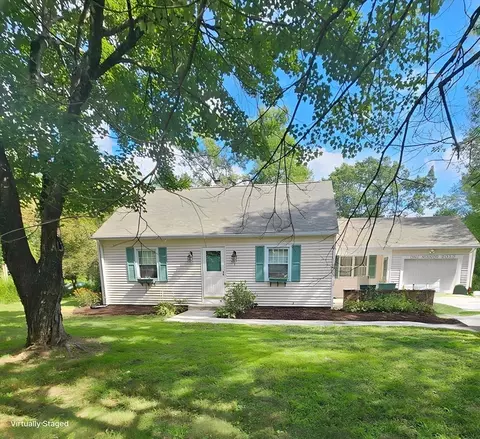 1 Manor Rd, Wilbraham, MA 01095