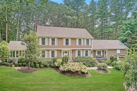 2 Knollwood Dr, Dover, MA 02030