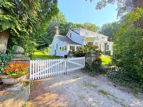 1552 West St, Wrentham, MA 02093