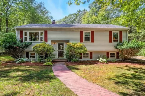 35 Perry St, Douglas, MA 01516