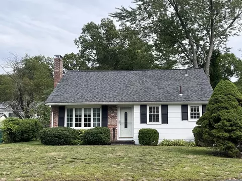 12 Hawthorne Rd, Holbrook, MA 02343