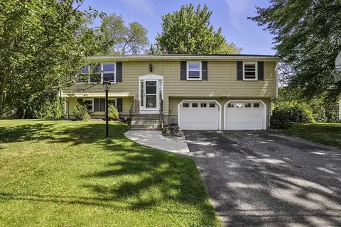 7 Hancock St, Milford, MA 01757